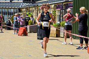 Download race photo <a href='Large/img_2109.jpg' class='lightbox-download'>here</a>