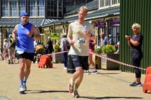 Download race photo <a href='Large/img_2135.jpg' class='lightbox-download'>here</a>