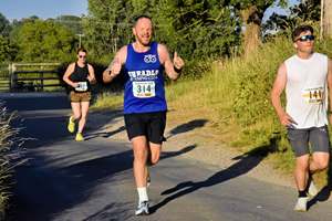 Download race photo <a href='Large/img_1129.jpg' class='lightbox-download'>here</a>
