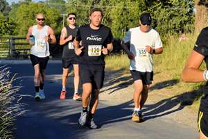 Download race photo <a href='Large/img_1305.jpg' class='lightbox-download'>here</a>