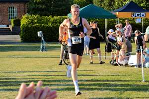 Download race photo <a href='Large/img_1450.jpg' class='lightbox-download'>here</a>