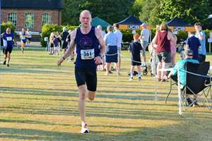 Download race photo <a href='Large/img_1460.jpg' class='lightbox-download'>here</a>