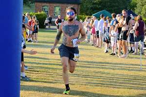 Download race photo <a href='Large/img_1527.jpg' class='lightbox-download'>here</a>