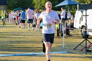 Download race photo <a href='Large/img_1669.jpg' class='lightbox-download'>here</a>