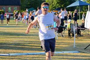 Download race photo <a href='Large/img_1700.jpg' class='lightbox-download'>here</a>