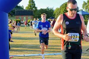 Download race photo <a href='Large/img_1725.jpg' class='lightbox-download'>here</a>