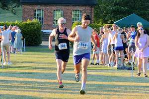 Download race photo <a href='Large/img_1910.jpg' class='lightbox-download'>here</a>