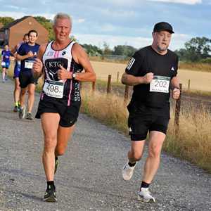 Download race photo <a href='Large/img_1760.jpg' class='lightbox-download'>here</a>