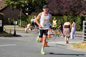 Download race photo <a href='Large/img_1300.jpg' class='lightbox-download'>here</a>