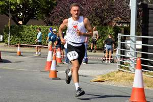 Download race photo <a href='Large/img_1384.jpg' class='lightbox-download'>here</a>