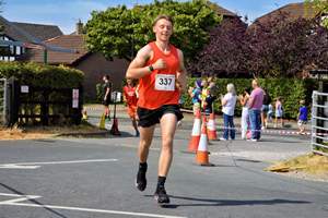 Download race photo <a href='Large/img_1389.jpg' class='lightbox-download'>here</a>