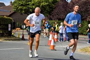Download race photo <a href='Large/img_1529.jpg' class='lightbox-download'>here</a>