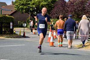 Download race photo <a href='Large/img_1607.jpg' class='lightbox-download'>here</a>
