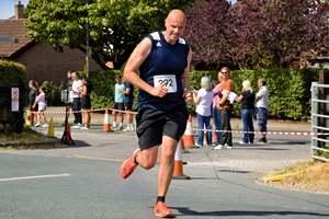 Download race photo <a href='Large/img_1690.jpg' class='lightbox-download'>here</a>