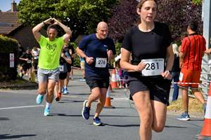 Download race photo <a href='Large/img_1800.jpg' class='lightbox-download'>here</a>