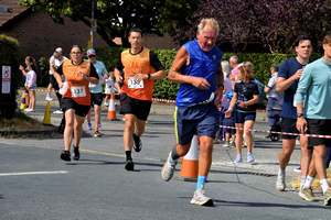 Download race photo <a href='Large/img_1816.jpg' class='lightbox-download'>here</a>