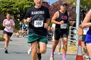Download race photo <a href='Large/img_1998.jpg' class='lightbox-download'>here</a>