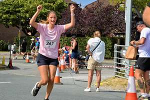 Download race photo <a href='Large/img_2000.jpg' class='lightbox-download'>here</a>