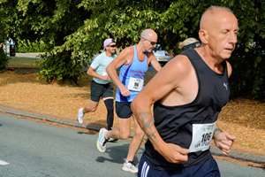 Download race photo <a href='Large/img_0121.jpg' class='lightbox-download'>here</a>