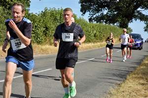 Download race photo <a href='Large/img_1214.jpg' class='lightbox-download'>here</a>