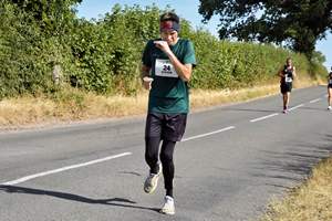 Download race photo <a href='Large/img_1384.jpg' class='lightbox-download'>here</a>