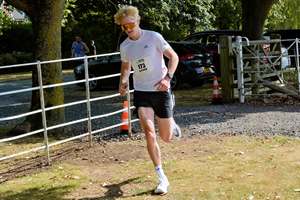Download race photo <a href='Large/img_1914.jpg' class='lightbox-download'>here</a>
